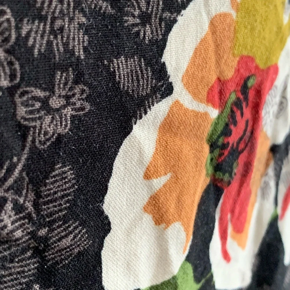 KUT FROM THE CLOTH Black Floral with Gray Trim Black Back Tee Top Size: XL